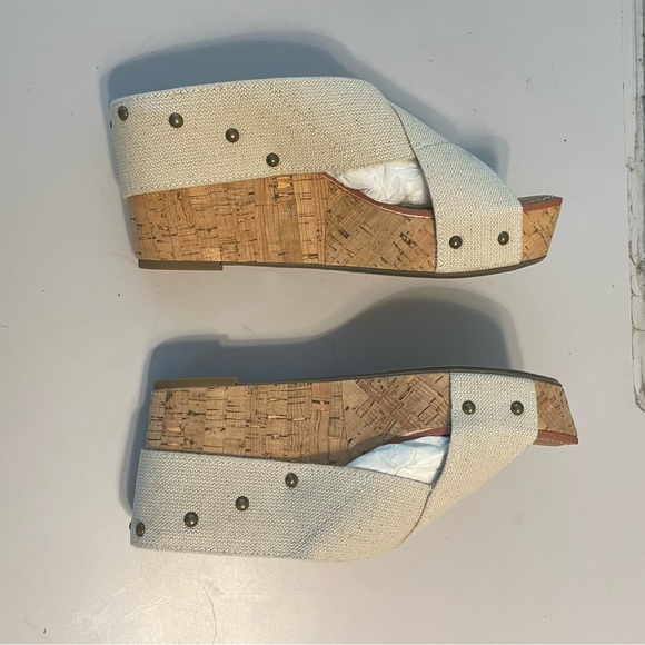 Never worn Crown Vintage wedges. No box. Brand new. Tan. Neutral. 9 1/2 - Picture 4 of 6
